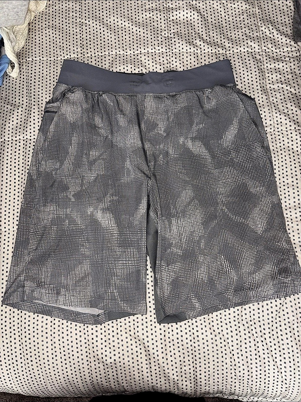 Lululemon Men's Athletic Shorts Gray Medium